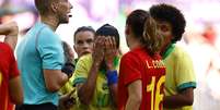 Marta é expulsa em lance perigoso e deixa campo chorando nos Jogos de Paris  Foto: REUTERS/Susana Vera