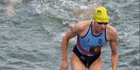 Triatleta belga Jolien Vermeylen deixa o Rio Sena durante prova de triatlon  Foto: REUTERS/Aleksandra Szmigiel