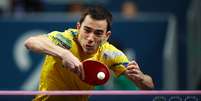 Hugo Calderano em ação nas quartas de final do tênis de mesa  Foto: REUTERS/Kim Hong-Ji