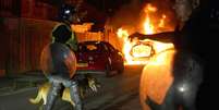 Na cidade de Hartlepool, oito pessoas foram presas, vários policiais ficaram feridos e um carro da polícia foi incendiado  Foto: PA / BBC News Brasil