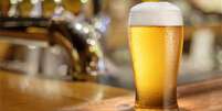 Na imagem tem um copo com cerveja.   Foto: Shutterstock / Sport Life