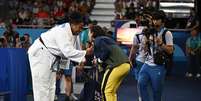 Beatriz Souza e a treinadora Sarah Menezes   Foto: REUTERS/Arlette Bashizi