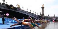 Rio Sena recebe o trecho de natação das provas triatlo dos Jogos de Paris  Foto: Anne-Christine Poujoulat / AFP / Lance!