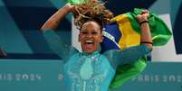 Rebeca Andrade comemora ouro  Foto: REUTERS/Mike Blake