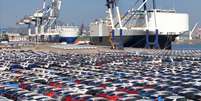 Carros a serem exportados no porto de Yantai, China
10/01/2024. China Daily via REUTERS//File Photo  Foto: Reuters