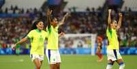 Jogadoras da seleção comemoram classificação à final dos Jogos de Paris  Foto: REUTERS/Andrew Boyers