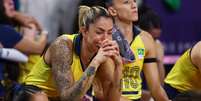 Thaisa lamenta derrota do Brasil diante dos EUA na semi do vôlei olímpico  Foto: REUTERS/Siphiwe Sibeko