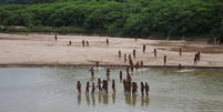 Desde a década de 1880, os Mashco Piro enfrentam invasões em suas terras  Foto: Survival International/REUTERS