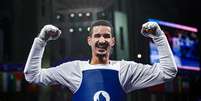 Edival Pontes, o Netinho, comemora medalha de bronze no masculino de até 68 kg do taekwondo em Paris  Foto: Wander Roberto/COB
