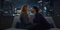 Blake Lively e Justin Baldoni em cena: livro que inspirou filme foi alvo de críticas por romantizar relação abusiva  Foto: Divulgação