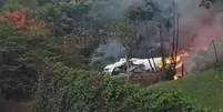 Imagem dos destroços do avião que caiu em Vinhedo (SP).
  Foto: Reprodução