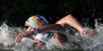 Alemã Leonie Beck passou mal após nadar no rio Sena  Foto: Lisa Leutner / Reuters