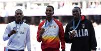 Atletas do salto triplo com medalhas  Foto: Esporte News Mundo