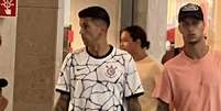 O jogador com a camisa do Corinthians /  Foto: Reprodução/Internet / Jogada10