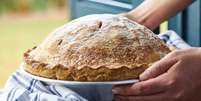 A icônica torta de maçã do Ráscal é uma das receitas publicadas no livro em comemoração ao aniversário de 30 anos do restaurante  Foto: Roberto Seba