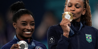 Rebeca Andrade e Simone Biles  Foto: Rebeca Andrade e Simone Biles no pódio do solo em Paris-2024 ( Alexandre Loureiro/COB) / Olimpíada Todo Dia