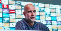 Pep Guardiola durante entrevista coletiva no Manchester City –  Foto: Divulgação/Man City / Jogada10