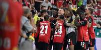 No sufoco, o Bayer Leverkusen arrancou o empate em 2 a 2 contra o Stuttgart, e garantiu o título da Supercopa da Alemanha nos pênaltis  / DFL REGULATIONS PRO  Foto: Sascha Schuermann / AFP / Lance!