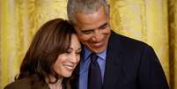 Harris e Obama se abraçam em um evento na Casa Branca em 2022  Foto: Getty Images / BBC News Brasil