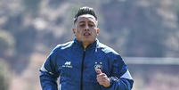 Cueva em sessão de treino com o Cienciano  Foto: Divulgação / Cienciano / Lance!