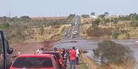 A barragem da represa do condomínio de luxo Nasa Park, entre Campo Grande e Jaraguari, em Mato Grosso do Sul, se rompeu na manhã desta terça-feira, 20.   Foto: Reprodução/X