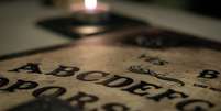 O tabuleiro Ouija foi adaptado em versões mais modestas no Brasil (Imagem: Divulgação/Amy Gillard por Pixabay)  Foto: Canaltech