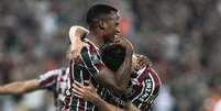 Thiago Silva (D) comemora gol marcado na vitória do Fluminense –  Foto: MARCELO GONÇALVES / FLUMINENSE FC / Jogada10