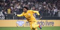 Hugo Souza brilha em classificação do Corinthians  Foto: GUILHERME VEIGA