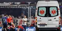 O zagueiro Juan Izquierdo desmaiou durante o jogo entre São Paulo e Nacional e morreu na terça-feira (27)  Foto: EPA-EFE/REX/Shutterstock / BBC News Brasil