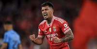 Marcos Leonardo em ação com a camisa do Benfica –  Foto: Filipe Amorim/AFP via Getty Images / Jogada10