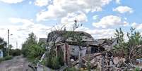 Grande parte da cidade de Lyman, na frente de batalha entre a Rússia e a Ucrânia, foi destruída durante a guerra  Foto: BBC News Brasil