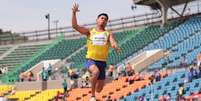 No mundial de atletismo de Kobe de 2023, Mateus também ficou na terceira colocação do salto em distância  Foto: Lance!