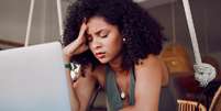 A síndrome de burnout prejudica a saúde física e mental  Foto: Shutterstock / Alto Astral