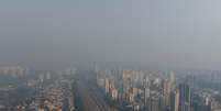 Imagem de drone mostra fumaça de incêndios na vegetação de Ribeirão Preto, interior de São Paulo  Foto: REUTERS/Joel Silva