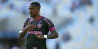 Douglas Costa deixou o Fluminense em 2024  Foto: Jorge Rodrigues/AGIF / Lance!