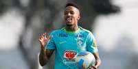 Éder Militão foi desconvocado da Seleção Brasileira por conta de um problema muscular  Foto: Rafael Ribeiro/CBF / Lance!