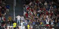  Foto: Patricia de Melo Moreira/AFP via Getty Images - Legenda: Cristiano Ronaldo comemora o gol 900º da carreira no Estádio da Luz / Jogada10