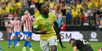 Vinicius Júnior (Brasil) comemorando seu gol contra o Paraguai, no dia 28.06.2024 Foto: Associated Press / Alamy Stock Photo