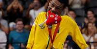 O nadador Gabriel dos Santos Araújo, o Gabrielzinho, foi o maior ganhador de medalhas de ouro para o Brasil em Paris, com três  Foto: Reuters / BBC News Brasil