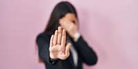 Vítimas de violência sexual podem sentir vergonha do que aconteceu  Foto: Imagem de krakenimages.com no Freepik