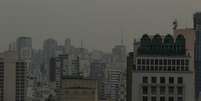 Vista do céu de São Paulo poluído por fumaça de incêndios florestais.  Foto: Daniel Teixeira/Estadão - 09/09/2024 / Estadão