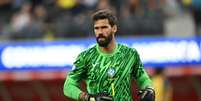  Foto: Patrick T. Fallon/AFP via Getty Images - Legenda: Alisson vê Brasil em processo de evolução / Jogada10