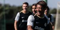 Foto: Divulgação / Sporting - Legenda: Jogadores do Sporting durante treinamento da equipe / Jogada10