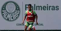 Richard Ríos em trabalho regenerativo no Palmeiras.  Foto: Cesar Greco/Palmeira / Jogada10