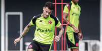  Foto: Matheus Lima/Vasco - Legenda: Coutinho durante treinamento no CT do Vasco / Jogada10