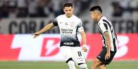 Romero e Almada na partida entre Botafogo e Corinthians   Foto: Vítor Silva/Botafogo / Esporte News Mundo