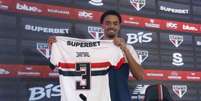  Foto: Rubens Chiri/Saopaulofc.net - Legenda: Jamal Lewis é apresentado no São Paulo / Jogada10