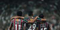 O trio de destaque da partida comemorando o gol da vitoria LUCAS MERÇON / FLUMINENSE F.C. Foto: Esporte News Mundo