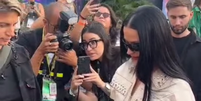 Katy Perry recebe presente de Flávia Saraiva  Foto: Reprodução/Instagram/Flávia Saraiva