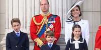 William e Kate com os filhos, George, Louis e Charlotte durante o Tropping The Colour, no Palácio de Buckingham.  Foto: Getty Images